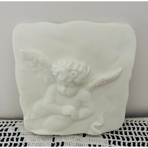 Vintage Angel Trinket Box - Picture 2 of 4